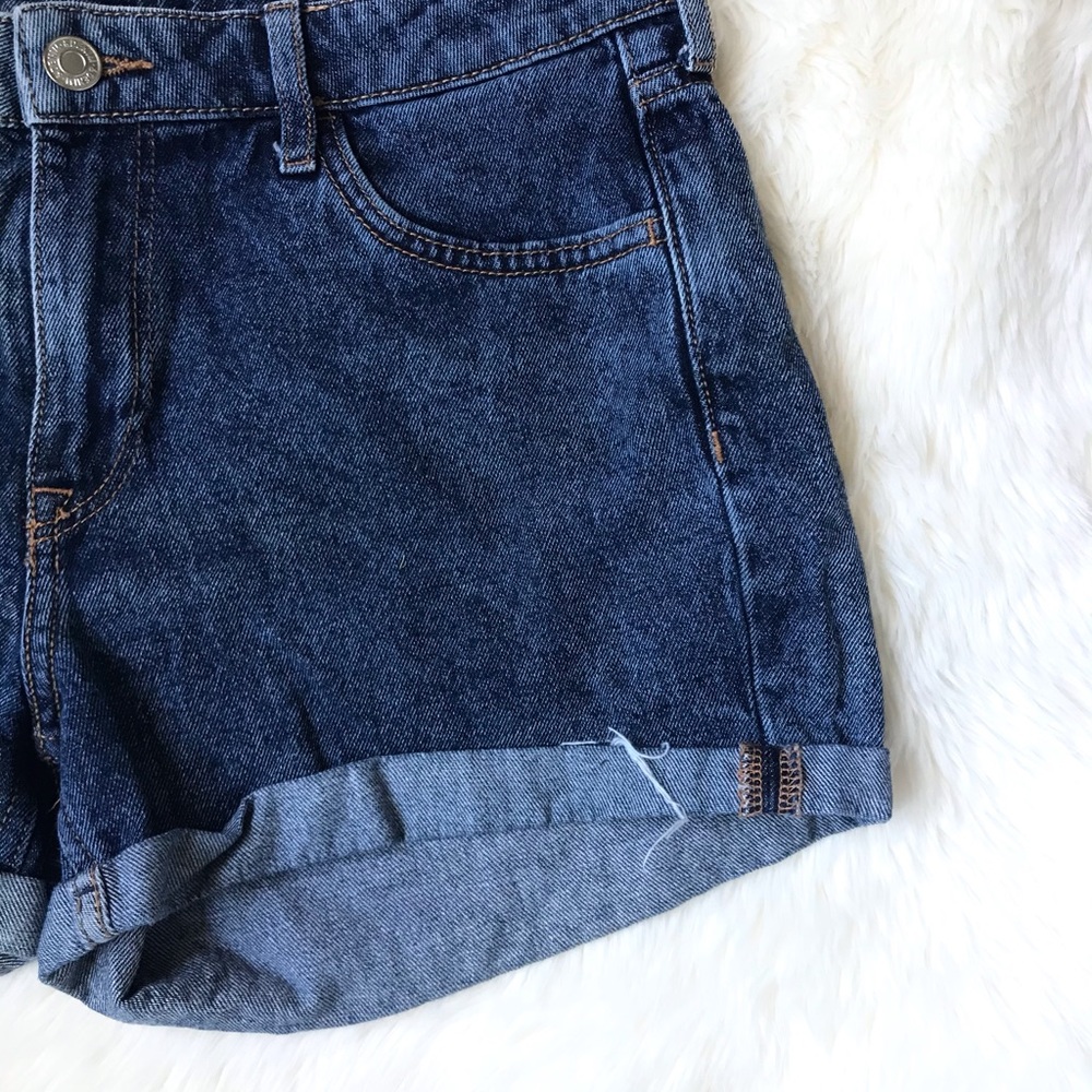 h&m mid rise dark wash denim shorts - Picture 5 of 7